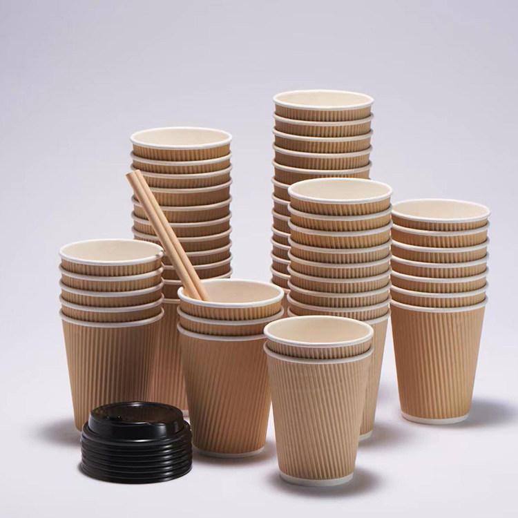 Los vasos de papel desechables son una parte necesaria de las despensas y salas de descanso de las empresas.